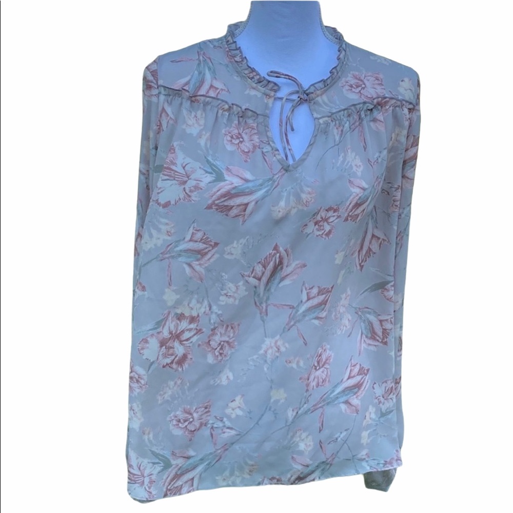 VIOLET + CLAIRE GRAY FLORAL BLOUSE D - Picture 1 of 9